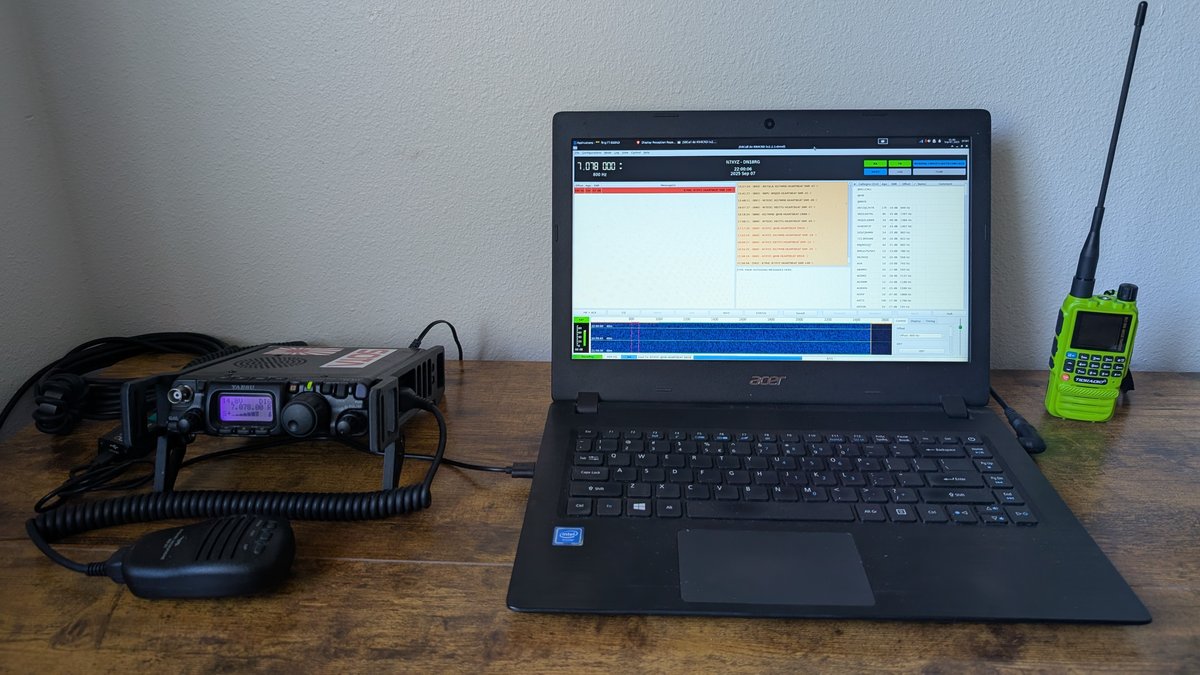 Comfy permanent 40M JS8 station